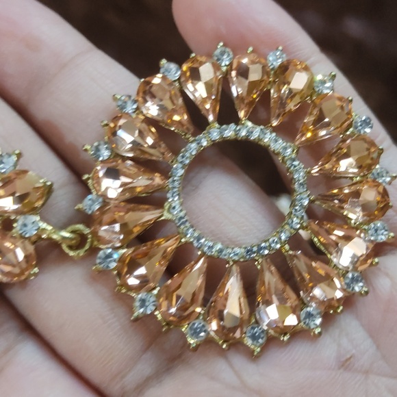 PEACH DANGLING EAR STUDS - Picture 6 of 8